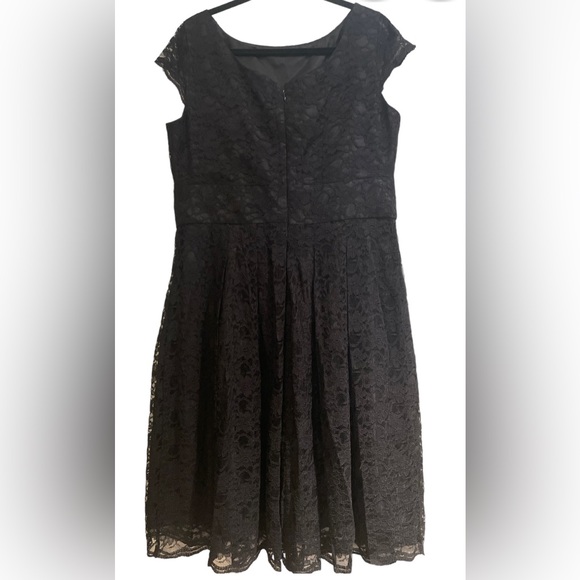Jones Wear black formal lined lace dress - Picture 5 of 5